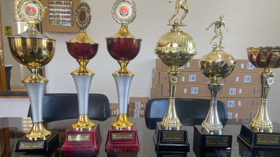 Okulumuzdaki Futbol ve Voleybol Turnuvaları